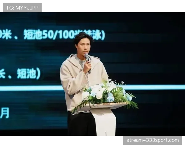 覃海洋训练完直接去奢侈品店刷卡,柜姐以为他是替老板跑腿的 覃海洋训练完直接去奢侈品店刷卡,柜姐以为他是替老板跑腿的